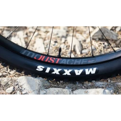 STICKERS ROUES MOUSTACHE ALUMINIUM